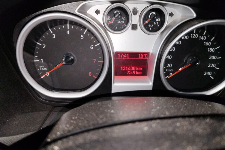 福特 福克斯 2013款 两厢经典 1.8L 手动基本型中控内饰15