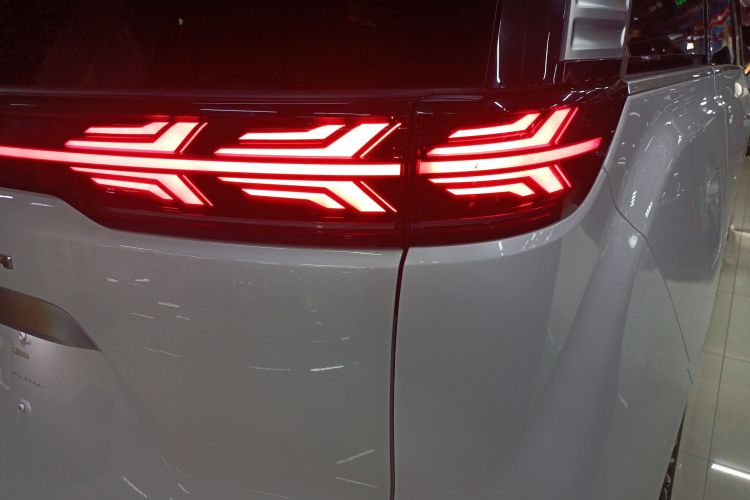 腾势D9 2022款 EV 600 四驱旗舰型车身外观6006