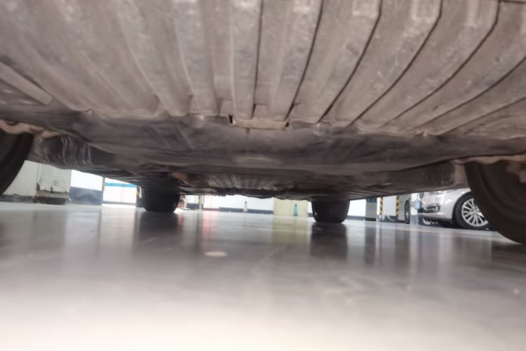 奔驰E级 2017款 改款 E 300 运动型局部细节9008