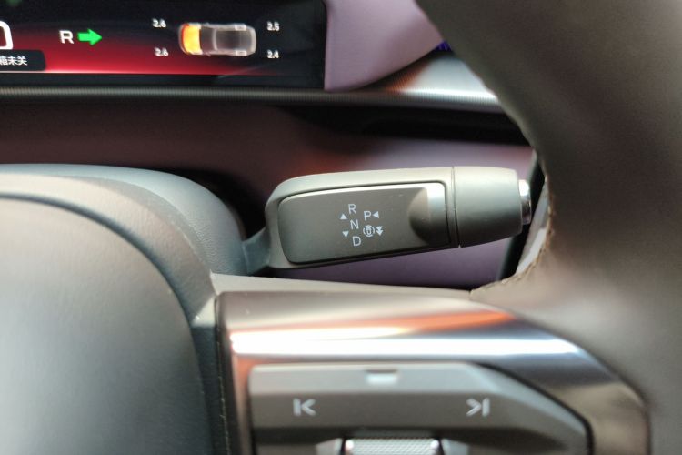 小鹏P7 2025款 702 长续航 Ultra中控内饰18