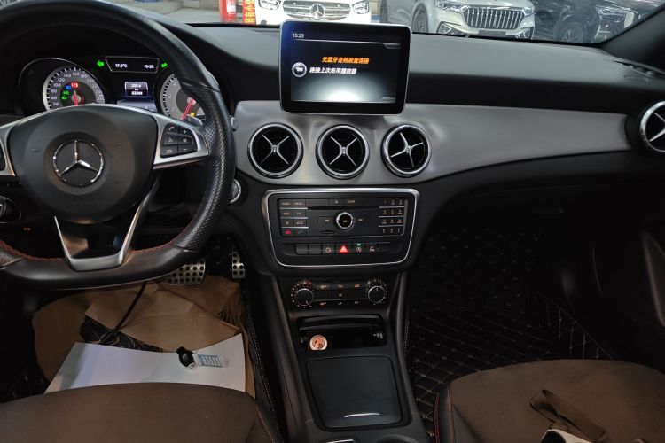 奔驰CLA 2015款 CLA 220 4MATIC中控内饰16