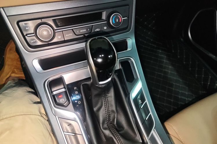 吉利汽车 帝豪 2018款 1.5L CVT豪华型中控内饰18