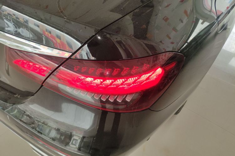 奔驰E级 2023款 改款 E 300 L 时尚型车身外观9