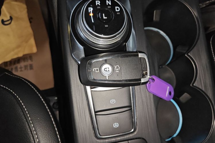 福特 福克斯 2020款 三厢 EcoBoost 180 自动锋潮型中控内饰7001