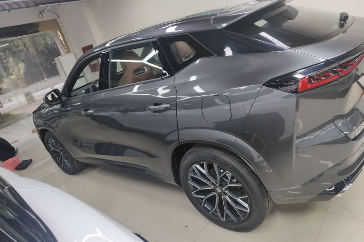 长安UNI-Z 2025款 1.5T 豪华型车身外观4