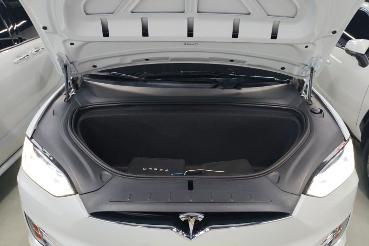 特斯拉 Model X 2019款 长续航版机舱底盘24