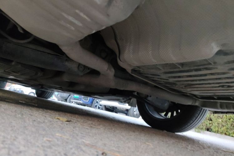 奔驰E级 2017款 E 300 L 运动豪华型局部细节9003