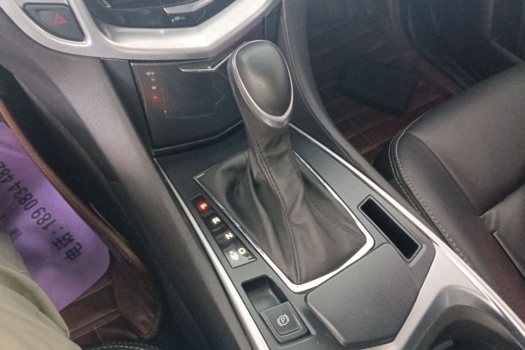 凯迪拉克SRX 2015款 3.0L 舒适型中控内饰18