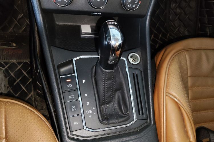 大众 朗逸 2018款 280TSI DSG舒适版 国V中控内饰18