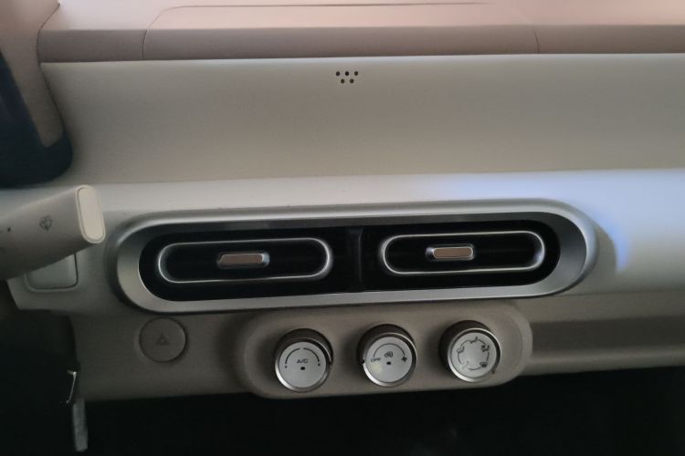 五菱汽车 宏光MINIEV 2024款 第三代 215km 青春版中控内饰16