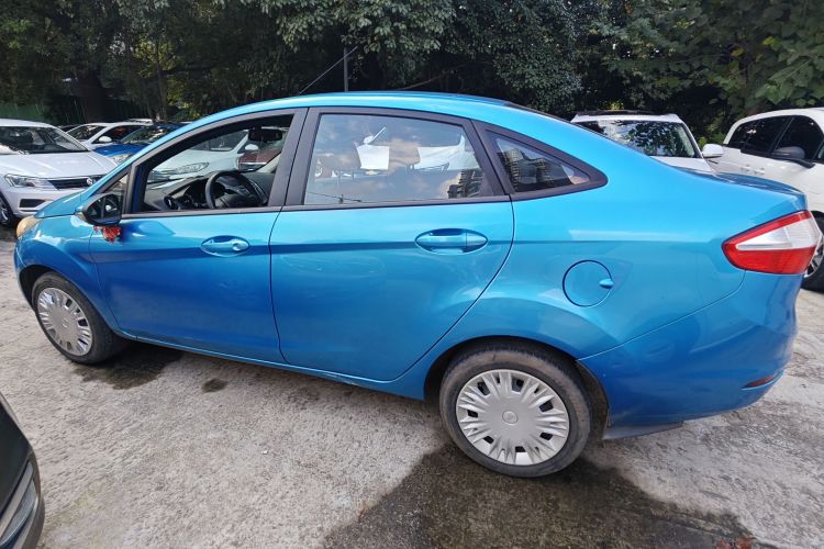 福特 嘉年华 2013款 三厢 1.5L 手动风尚型车身外观4