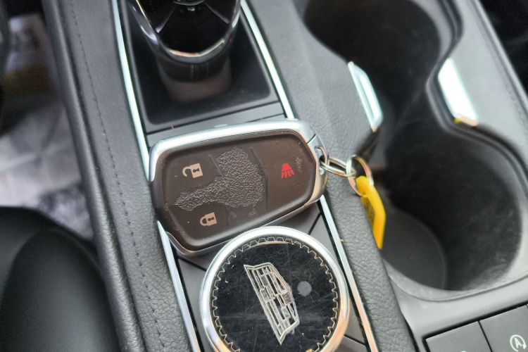 凯迪拉克XT4 2023款 28T 两驱风尚型中控内饰7001