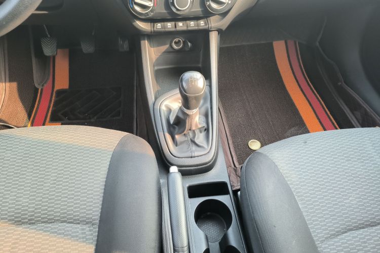 现代 瑞纳 2020款 1.4L 手动GL焕新版中控内饰18