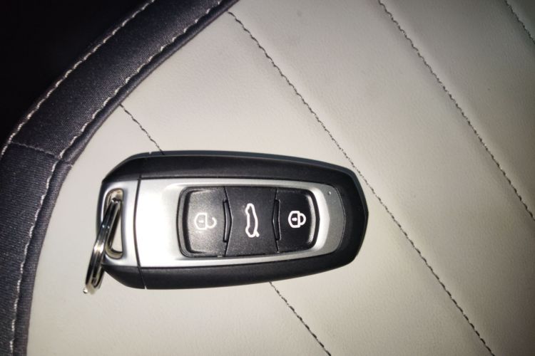 吉利银河 2025款 210km 熊猫骑士中控内饰11