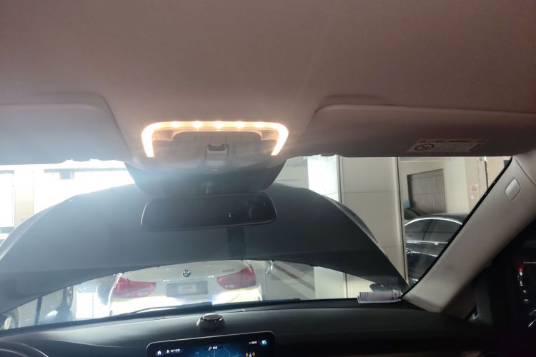 奔驰V级 2016款 V 260 领航版局部细节22