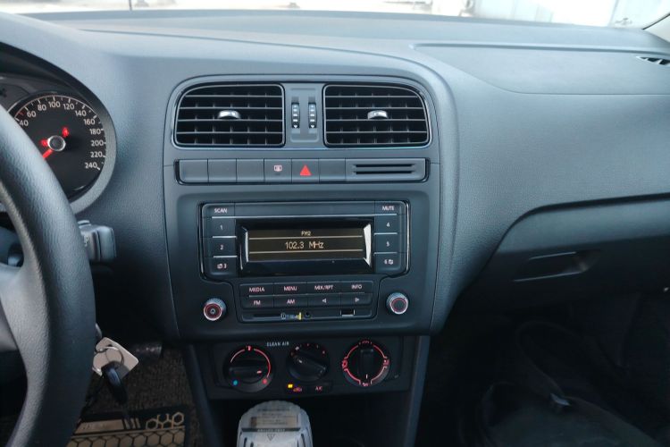 大众 Polo 2016款 1.4L 手动风尚型中控内饰16