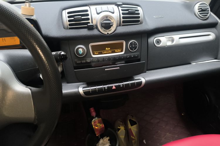 smart fortwo 2012款 1.0 MHD 硬顶标准版中控内饰16