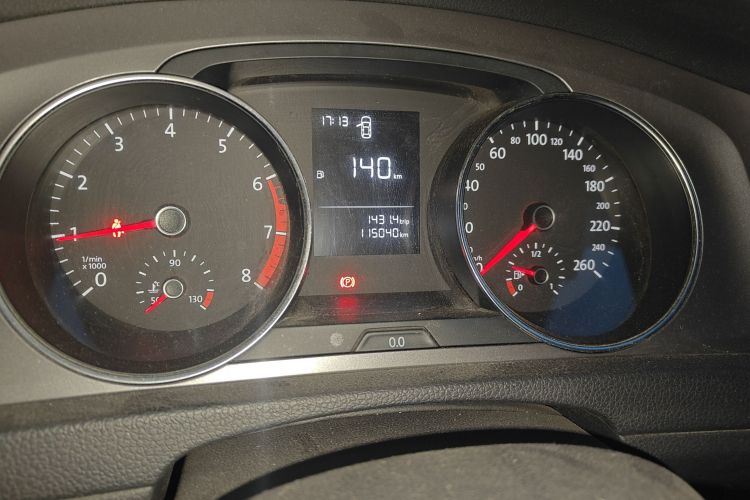 大众 高尔夫 2015款 1.6L 手动时尚型中控内饰15