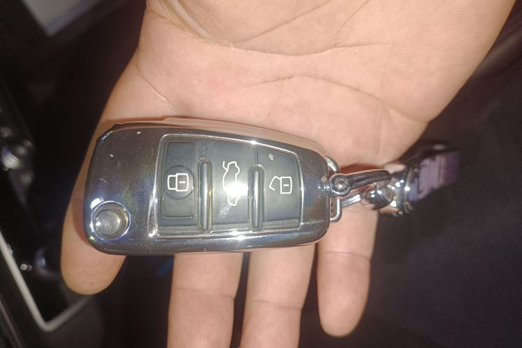 奥迪Q2L 2022款 35 TFSI 时尚动感型中控内饰7001