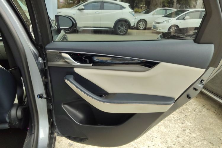 比亚迪 秦PLUS 2021款 DM-i 55KM 旗舰型中控内饰7006