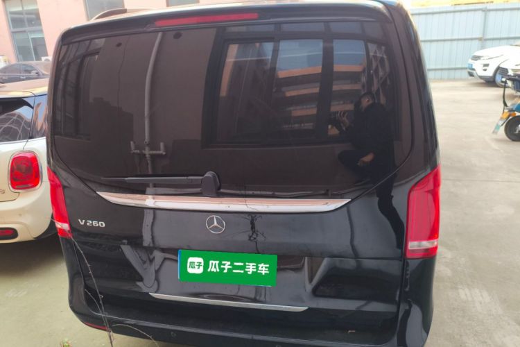 奔驰V级 2018款 V 260 尊贵版 国V车身外观6