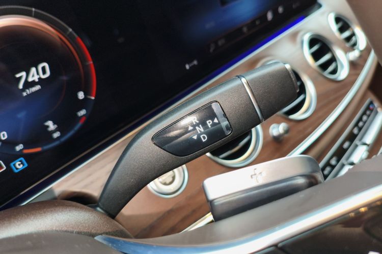 奔驰E级 2023款 改款 E 300 L 时尚型局部细节18