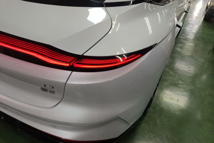 智己汽车 智己L7 2022款 Dynamic车身外观9