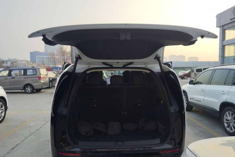 理想汽车 理想MEGA 2024款 Ultra机舱底盘23