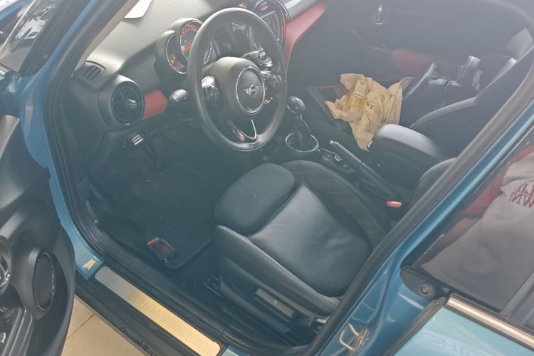 MINI 2015款 1.5T COOPER Fun 五门版中控内饰19