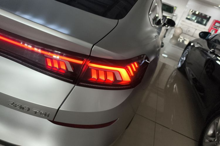 大众 2022款 凌渡L 280TSI DSG酷辣版车身外观9