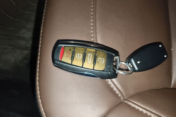 哈弗H9 2016款 2.0T 四驱豪华型 5座中控内饰7001