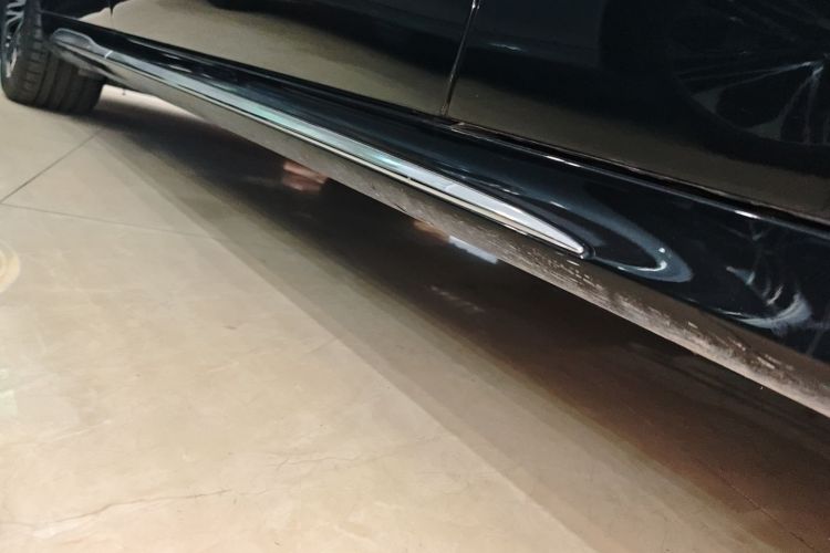 奔驰E级 2024款 E 300 L 时尚运动型局部细节9001