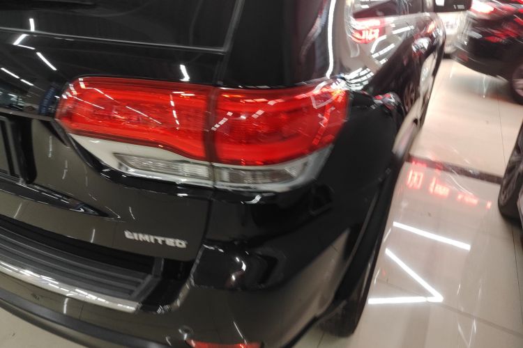 Jeep 大切诺基(进口) 2017款 3.0L 舒享导航版车身外观9