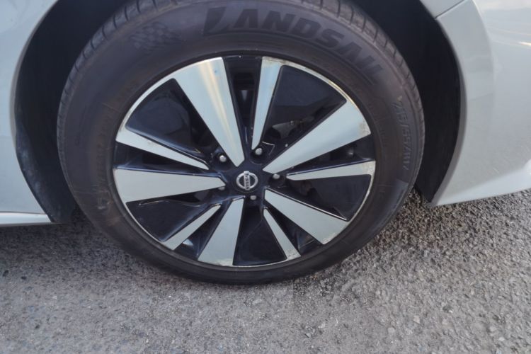 日产 天籁 2021款 2.0L XL 舒适版车身外观10