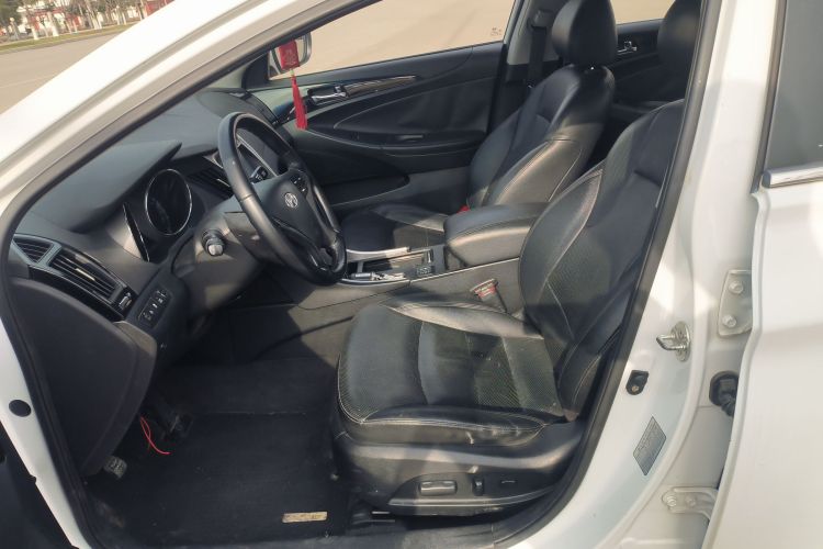 现代 索纳塔 2015款 经典 2.0L 自动豪华版中控内饰19