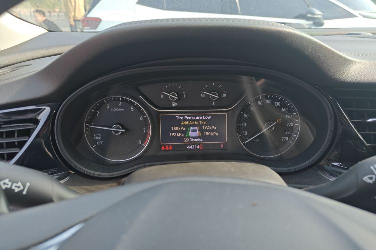 别克 君威 2022款 552T 智享型中控内饰14