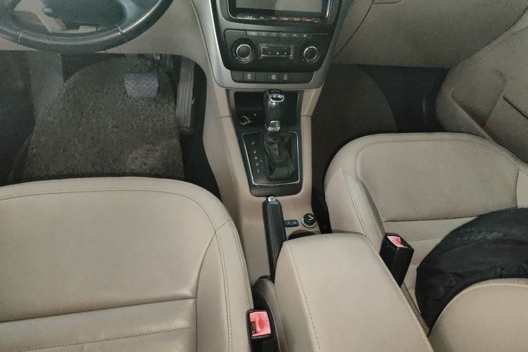 斯柯达 Yeti 2014款 1.8TSI DSG极地版中控内饰18