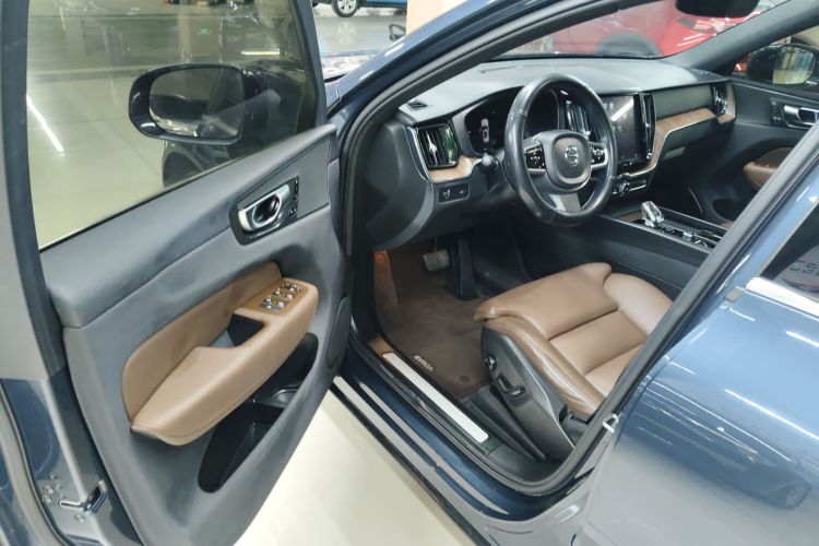 沃尔沃XC60 2022款 B5 四驱智远豪华版中控内饰7003
