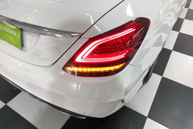 奔驰C级 2019款 C 260 L 运动版车身外观9