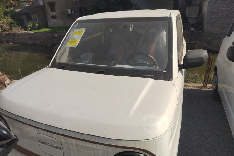 吉利银河 2024款 熊猫mini 200km 耐力熊车身外观2