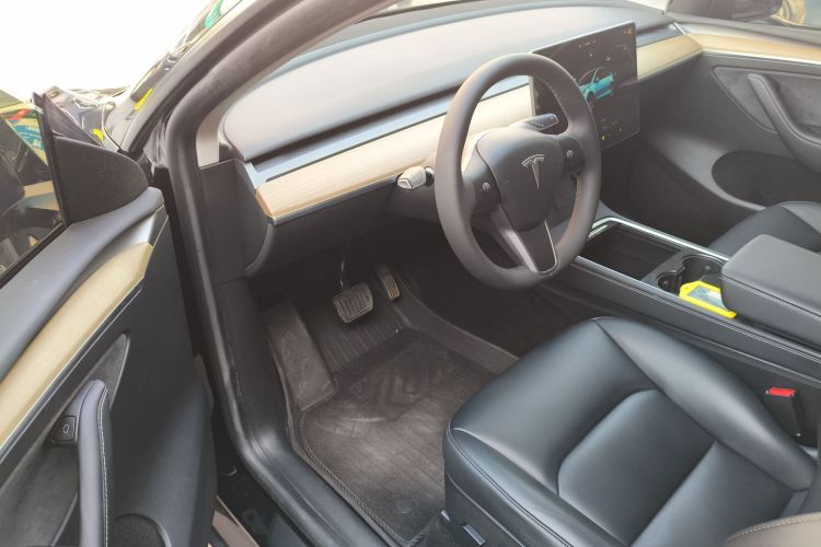 特斯拉 Model Y 2022款 改款 后轮驱动版中控内饰7003