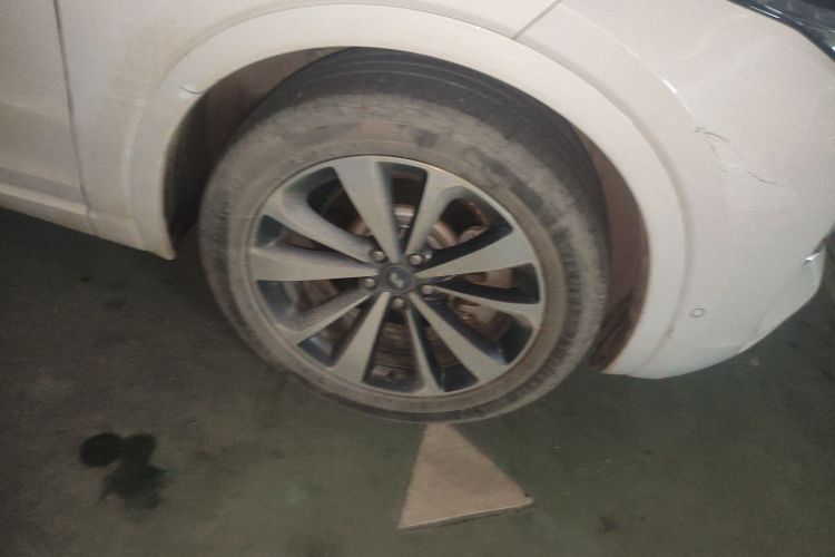 理想汽车 理想ONE 2020款 增程6座版车身外观10