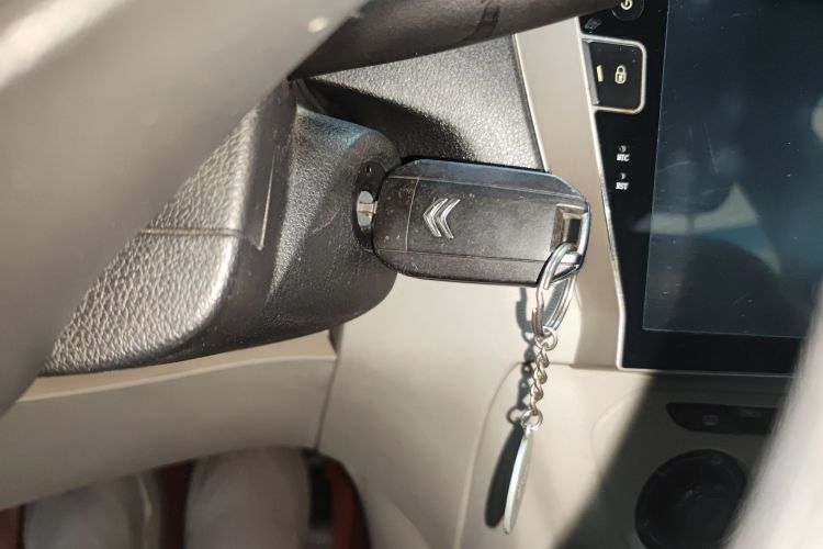 雪铁龙 爱丽舍 2015款 质尚版 1.6L 手动时尚型中控内饰11