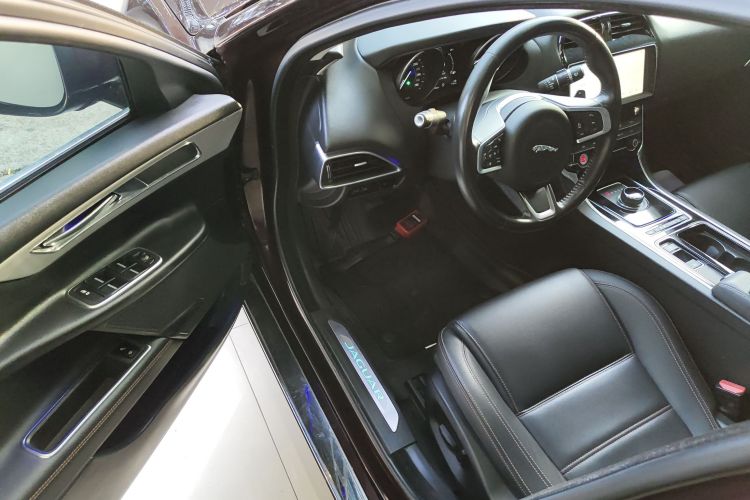 捷豹XEL 2019款 2.0T 200PS 豪华版中控内饰20