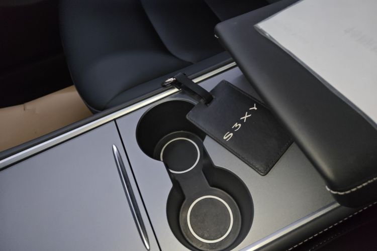 特斯拉 Model Y 2022款 改款 长续航全轮驱动版中控内饰11