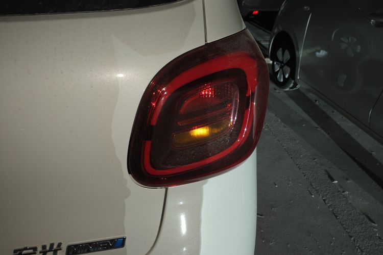 五菱汽车 宏光MINIEV 2025款 四门版 进阶款车身外观9