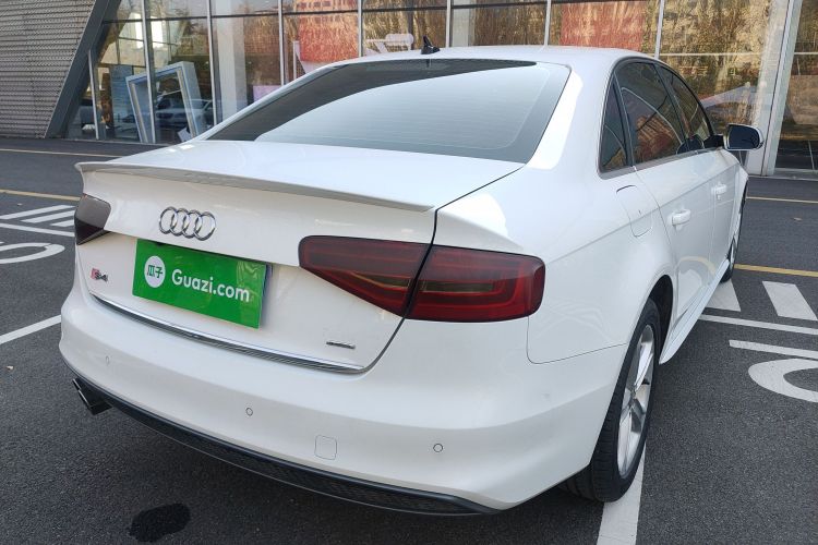 奥迪A4L 2015款 45 TFSI quattro个性运动型车身外观7