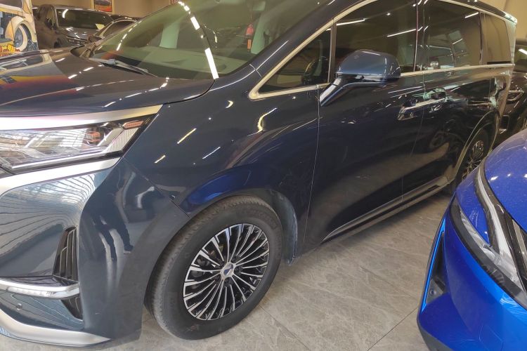 腾势D9 2022款 DM-i 970 四驱旗舰型车身外观4