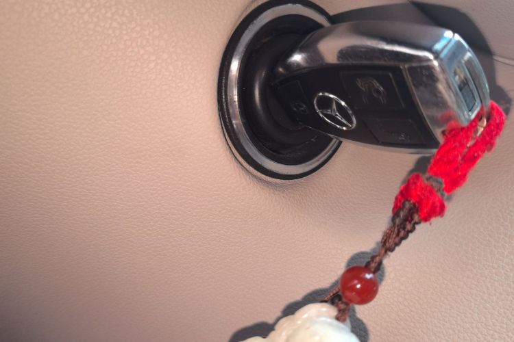 奔驰R级 2017款 R 320 4MATIC 商务型臻藏版中控内饰7001