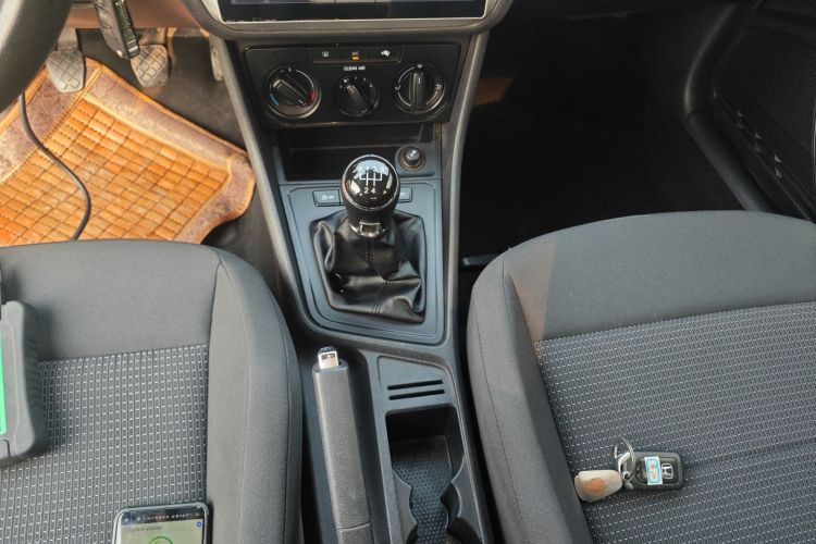 大众 朗逸 2017款 1.6L 手动风尚版中控内饰18